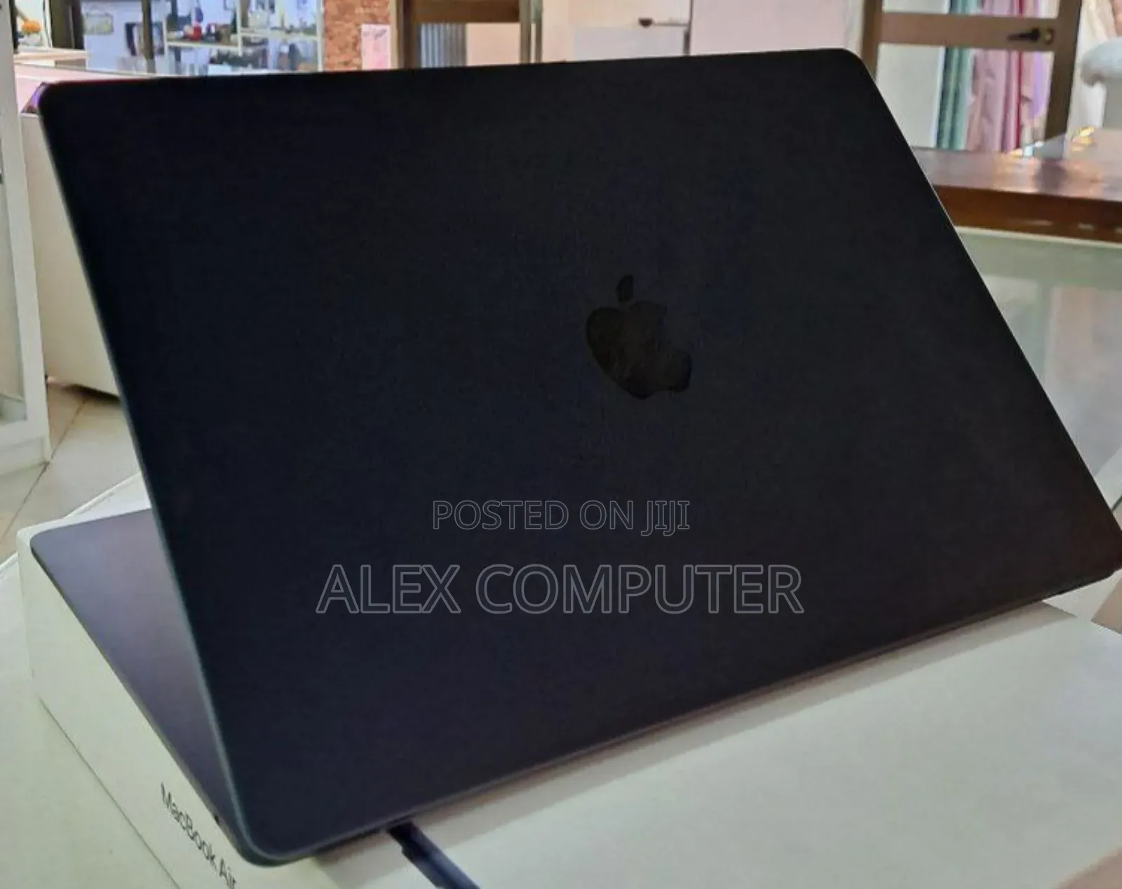 New Laptop Apple MacBook Air 2023 M2 8GB Apple M2 SSD 512GB