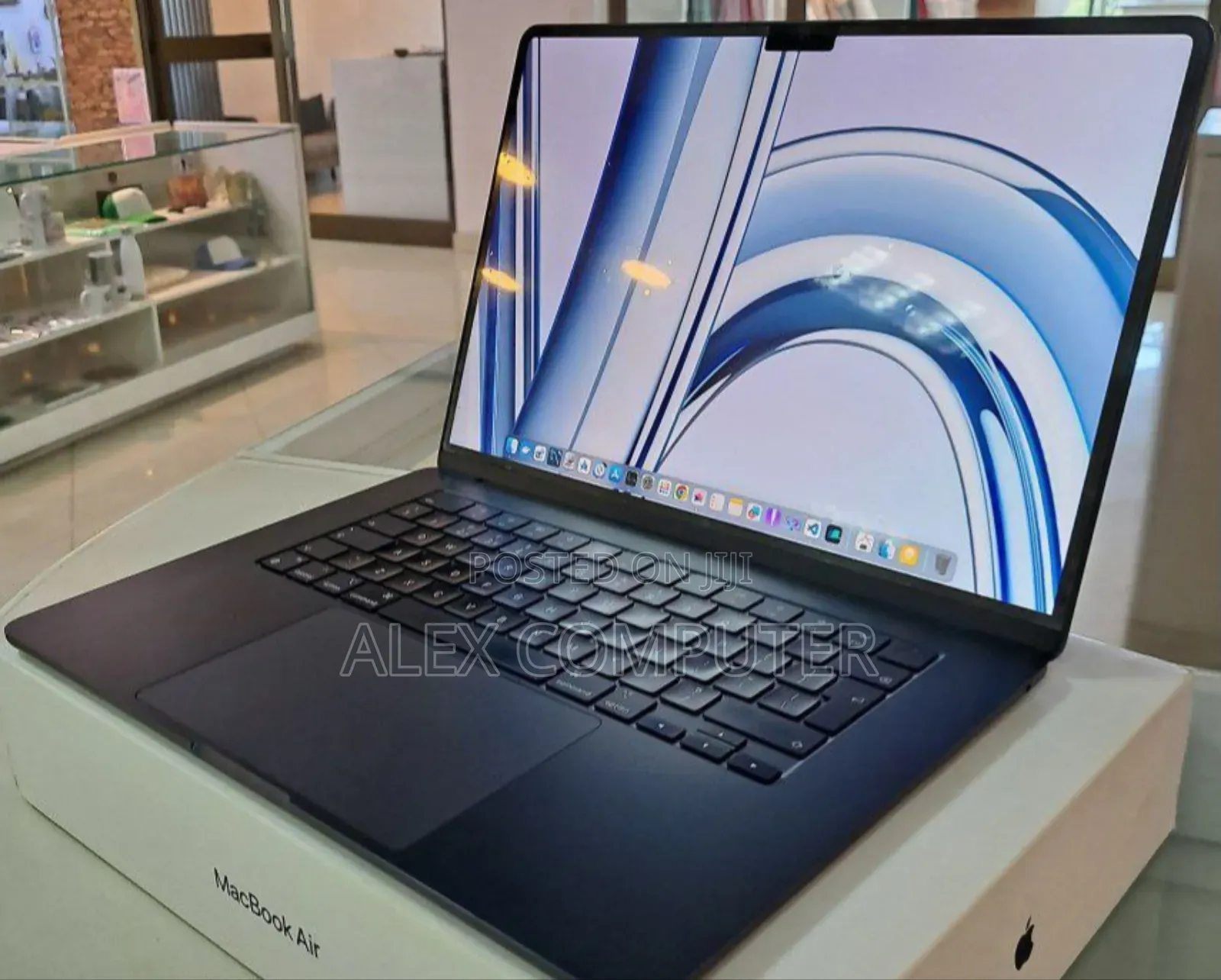 New Laptop Apple MacBook Air 2023 M2 8GB Apple M2 SSD 512GB