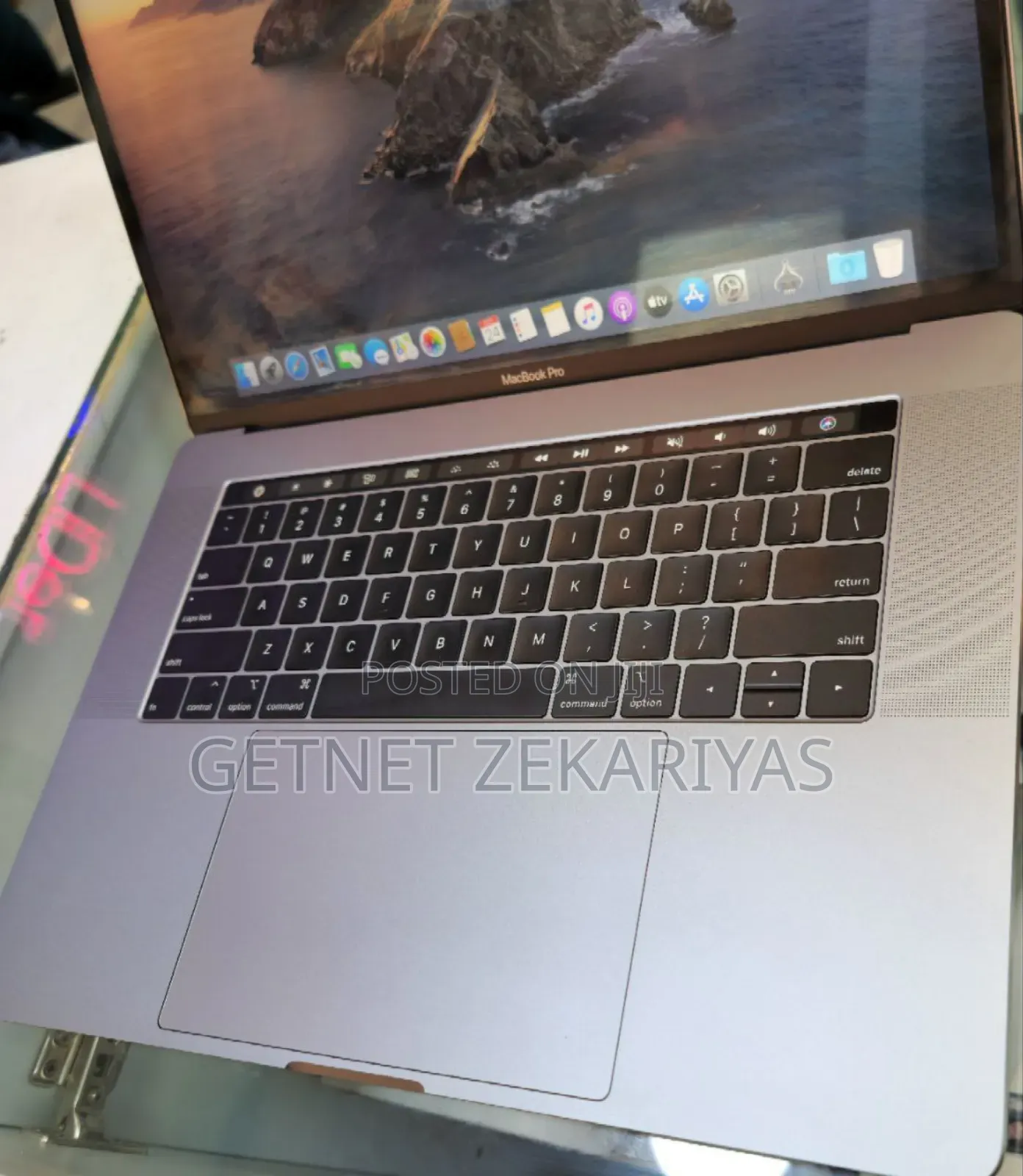 New Laptop Apple MacBook Pro 2018 16GB Intel Core I7 SSD 512GB