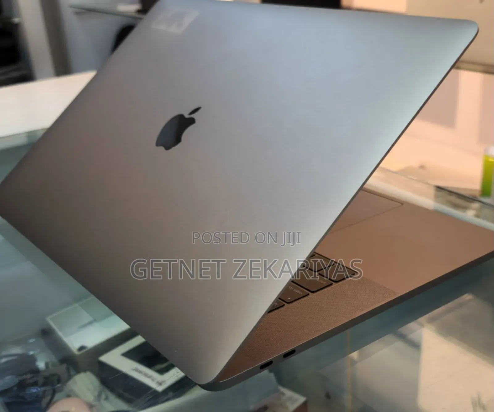 New Laptop Apple MacBook Pro 2018 16GB Intel Core I7 SSD 512GB