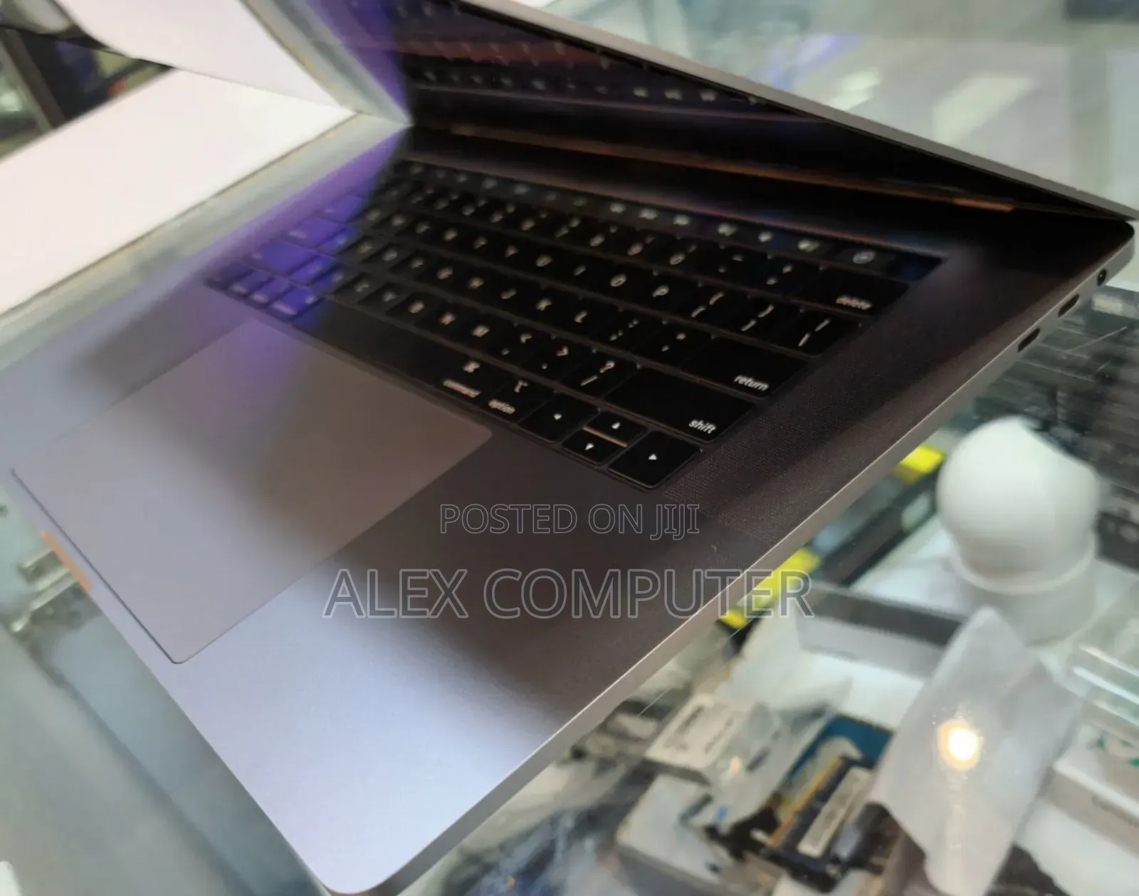 New Laptop Apple MacBook 2018 16GB Intel Core I7 SSD 512GB