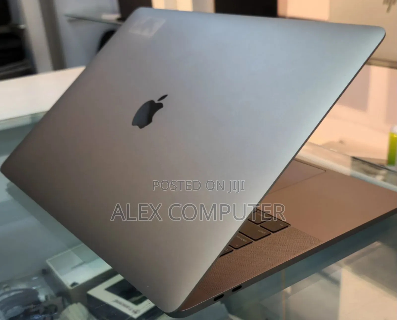 New Laptop Apple MacBook 2018 16GB Intel Core I7 SSD 512GB