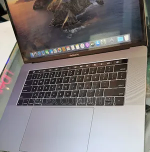 New Laptop Apple MacBook 2018 16GB Intel Core I7 SSD 512GB