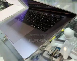 New Laptop Apple MacBook 2018 16GB Intel Core I7 SSD 512GB