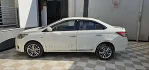 Photo - Toyota Yaris 2015 Ivory