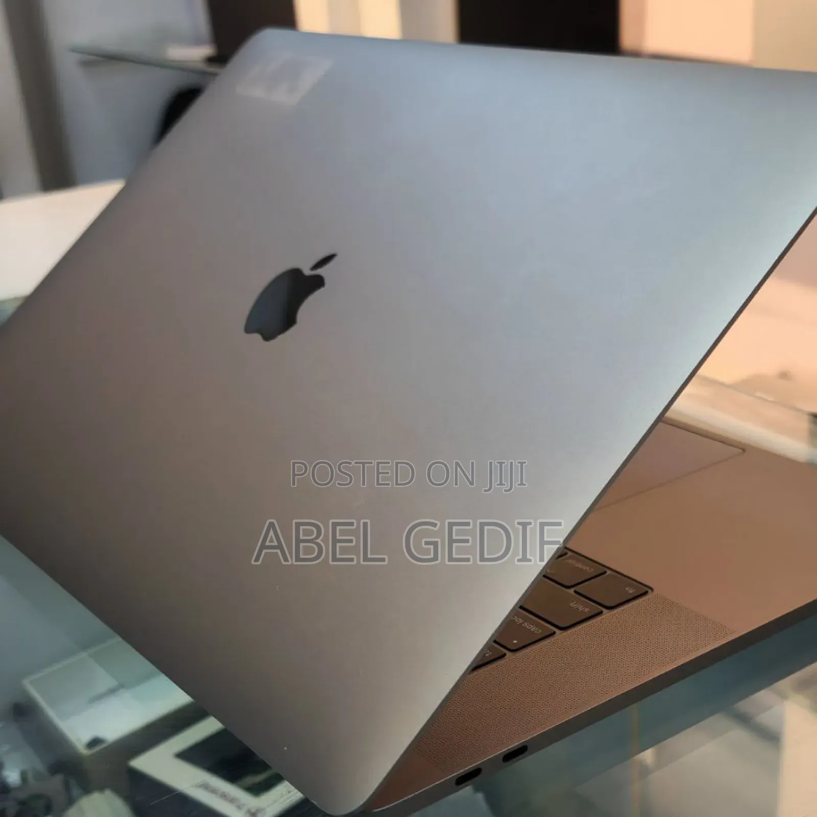 New Laptop Apple MacBook Pro 2018 16GB Intel Core I7 SSD 512GB