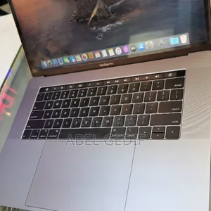 New Laptop Apple MacBook Pro 2018 16GB Intel Core I7 SSD 512GB