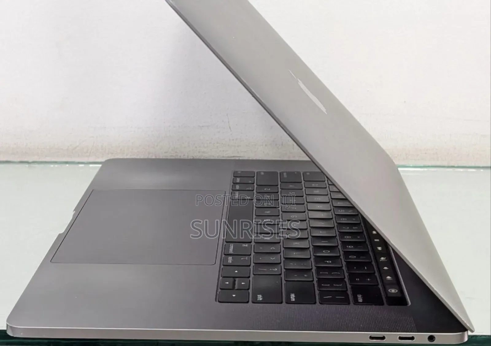 New Laptop Apple MacBook Pro 2018 32GB Intel Core I9 SSD 512GB