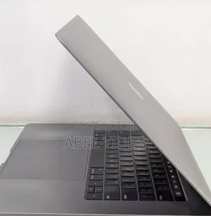 New Laptop Apple MacBook Pro 2018 32GB Intel Core I9 SSD 512GB