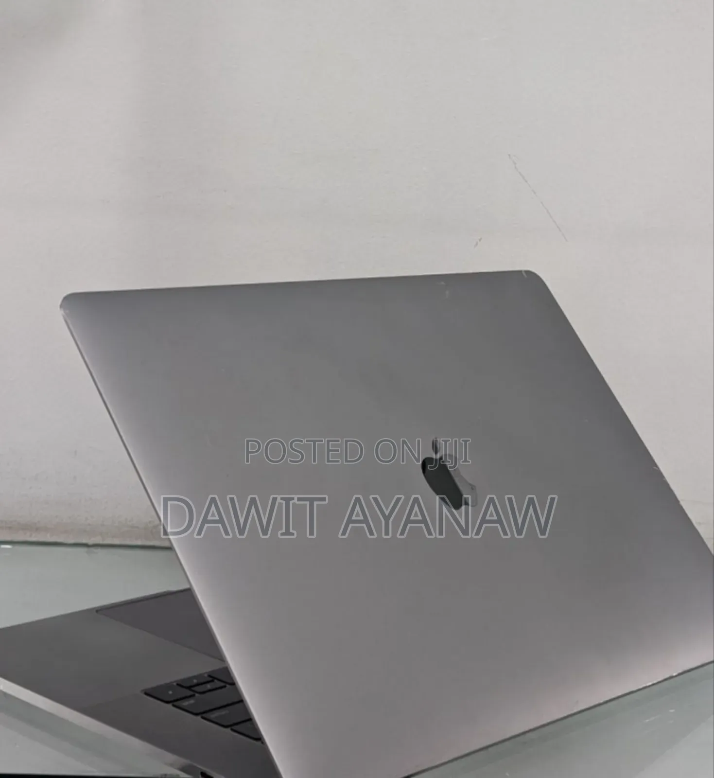 New Laptop Apple MacBook 2018 16GB Intel Core I9 SSD 512GB