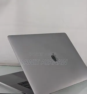 New Laptop Apple MacBook 2018 16GB Intel Core I9 SSD 512GB