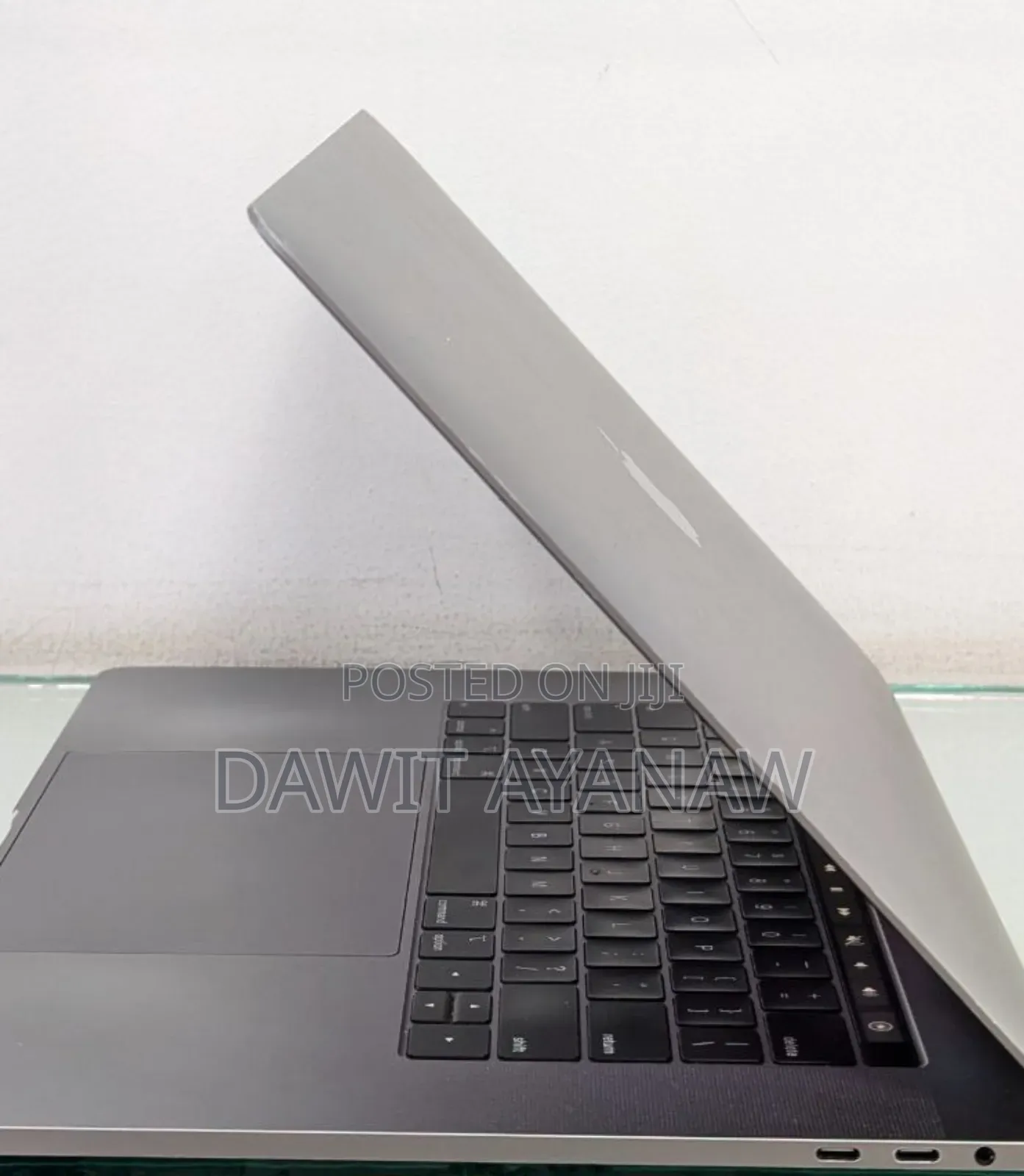 New Laptop Apple MacBook 2018 16GB Intel Core I9 SSD 512GB