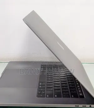 New Laptop Apple MacBook 2018 16GB Intel Core I9 SSD 512GB