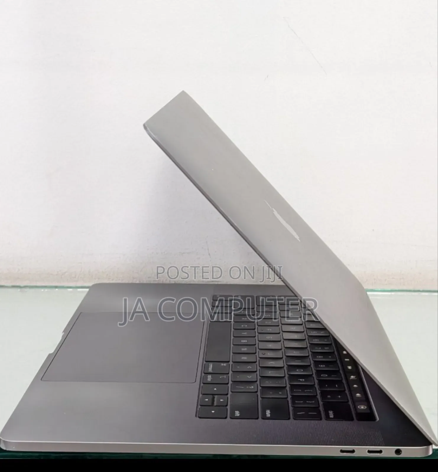 New Laptop Apple MacBook Pro 2018 32GB Intel Core I9 SSD 512GB