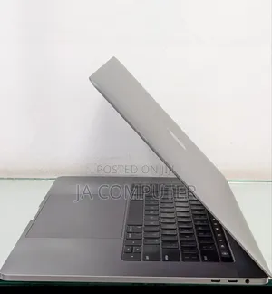 New Laptop Apple MacBook Pro 2018 32GB Intel Core I9 SSD 512GB