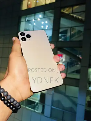 Photo - Apple iPhone 11 Pro Max 256 GB Gold