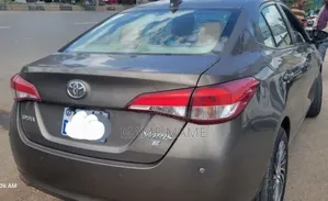 Toyota Yaris 2020 Gray