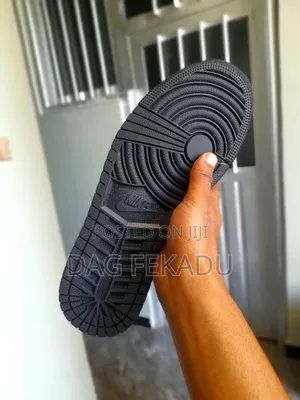 Air Jordan 1 Black Metallic Gold