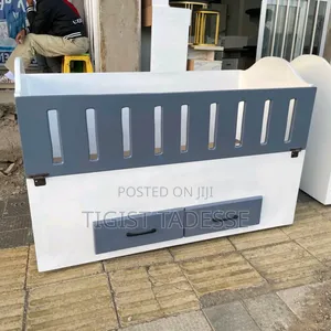 Photo - የልጆች አልጋ መሳቢያ ያለው የተለያዩ ነገሮችን ማስቀመጫ