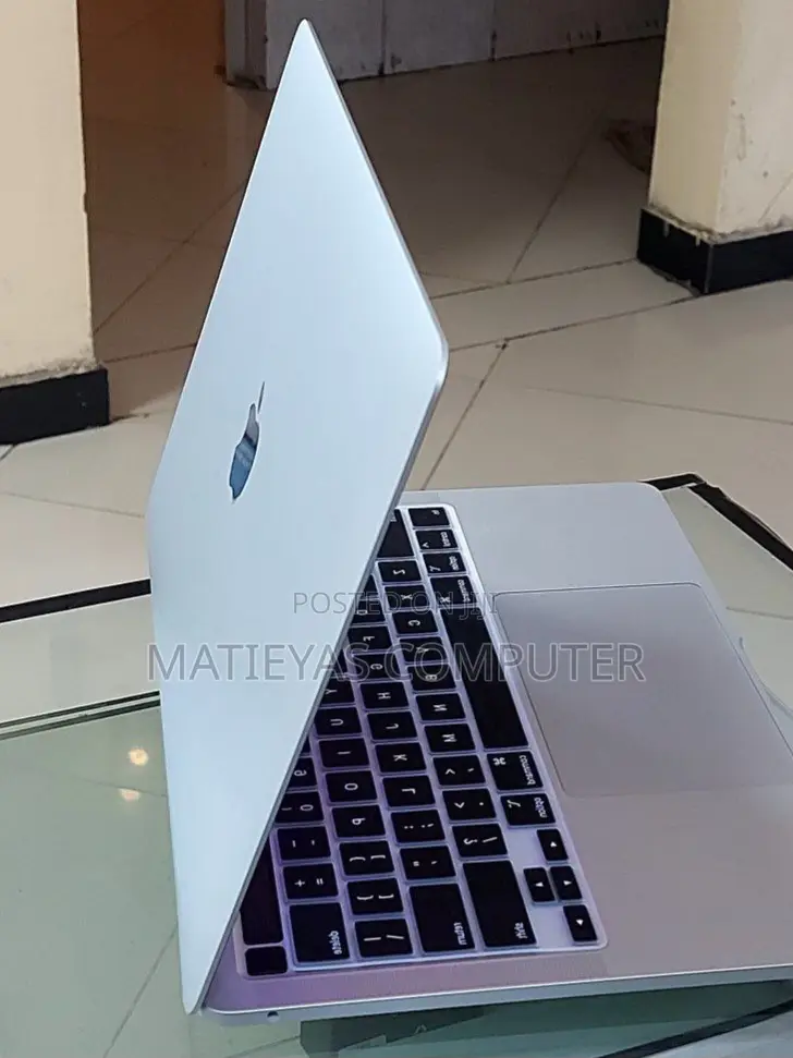 New Laptop Apple MacBook Air 2023 M2 8GB Apple M2 SSD 512GB