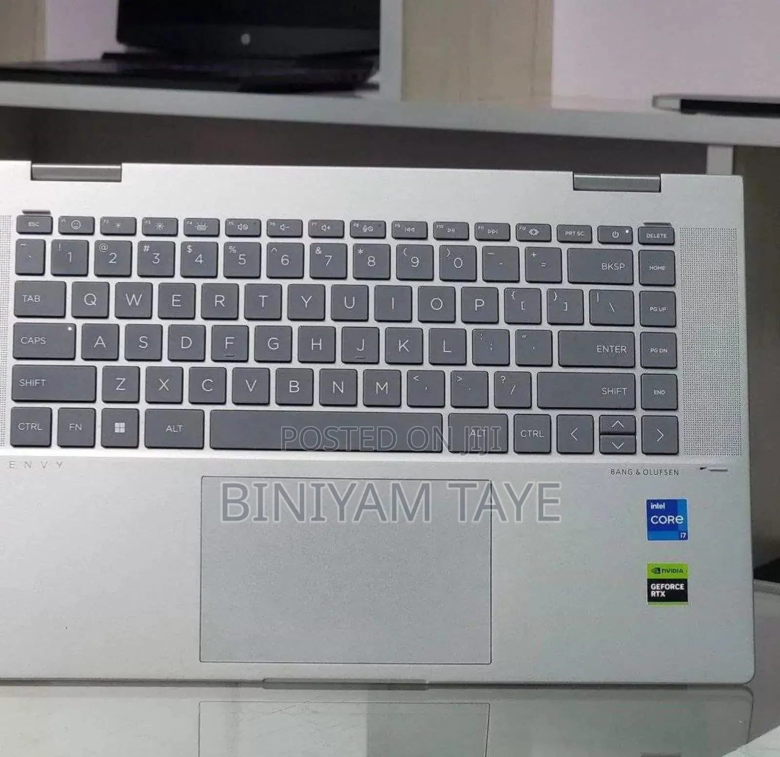 New Laptop HP Envy X360 8GB Intel Core I7 SSD 1T