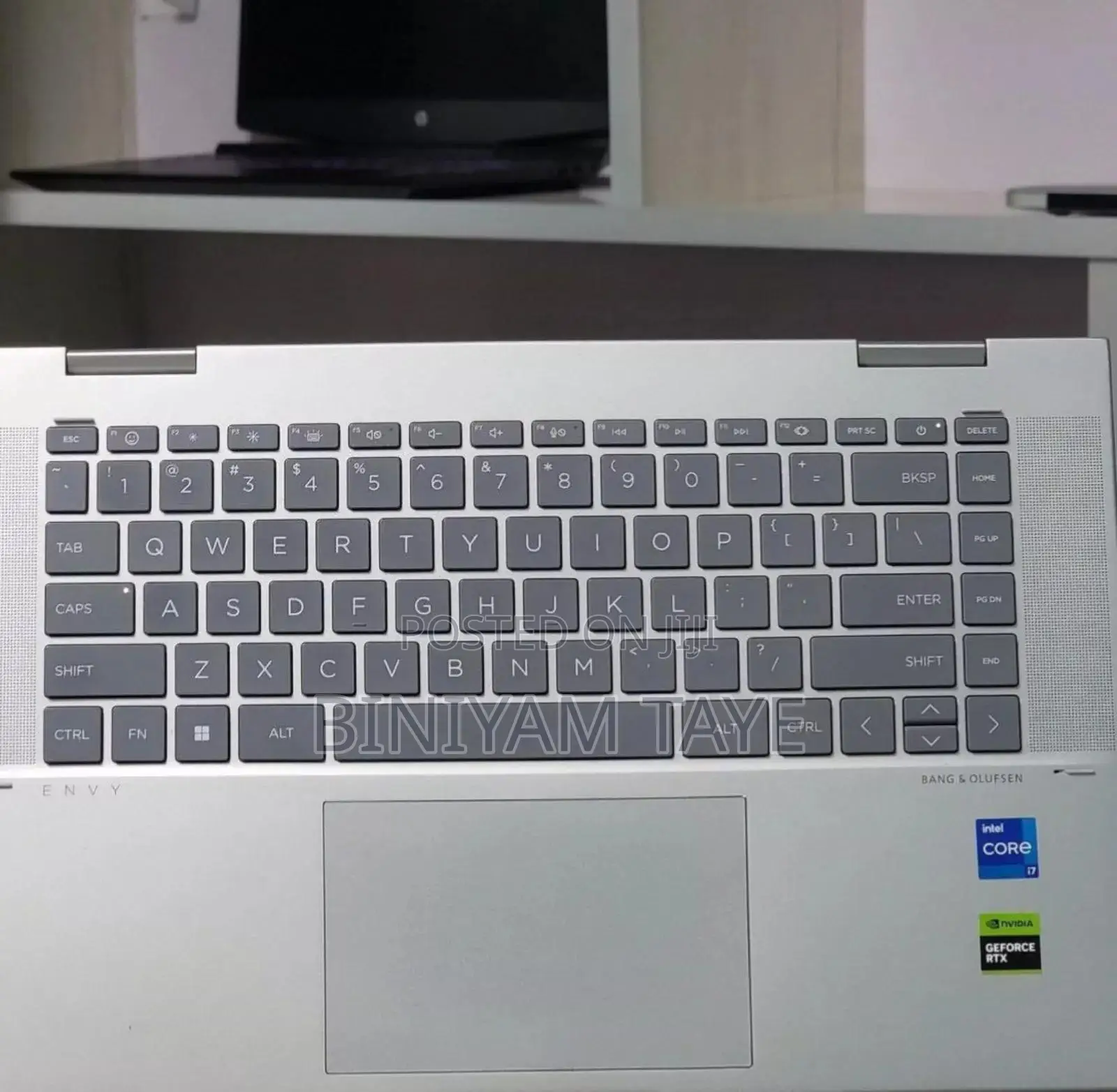 New Laptop HP Envy X360 8GB Intel Core I7 SSD 1T