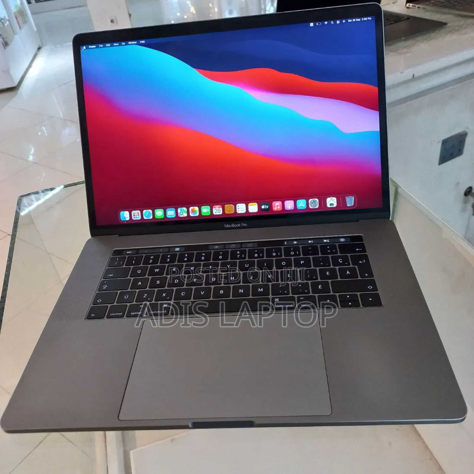 New Laptop Apple MacBook Pro 2016 16GB Intel Core I7 SSD 512GB