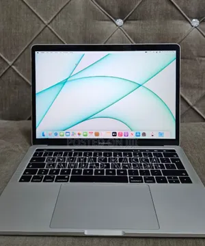 Photo - New Laptop Apple MacBook Pro 2017 16GB Intel Core I7 SSD 512GB