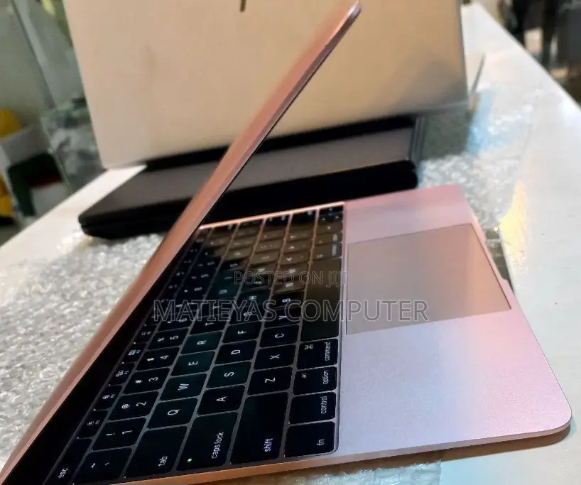 New Laptop Apple MacBook 2016 8GB Intel SSD 512GB