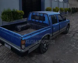 Nissan Pick-Up 1984 Blue