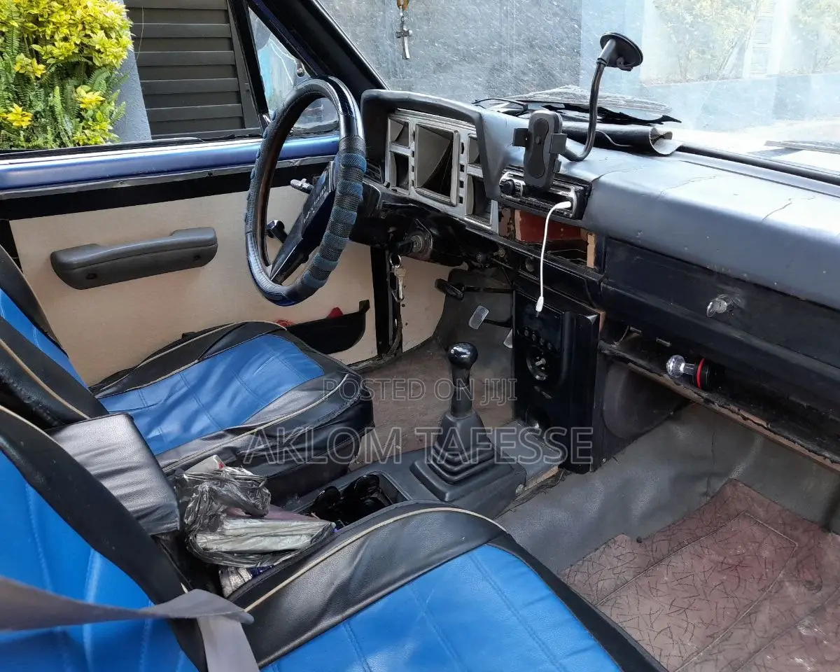 Nissan Pick-Up 1984 Blue