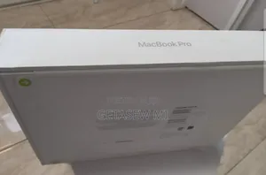 New Laptop Apple MacBook Pro 2022 M2 16GB Apple M2 SSD 512GB
