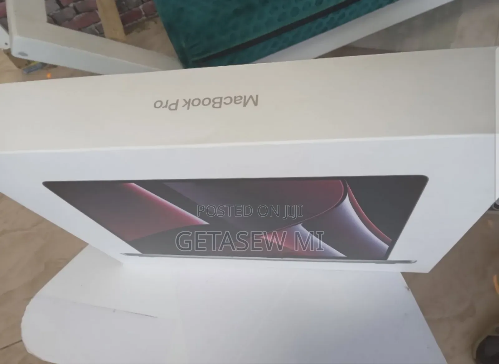 New Laptop Apple MacBook Pro 2022 M2 16GB Apple M2 SSD 512GB