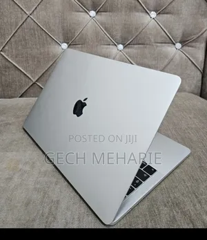 Photo - New Laptop Apple MacBook Pro 2017 16GB Intel Core I7 SSD 512GB