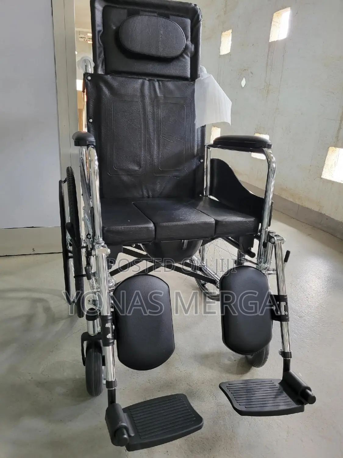 Multifunctional Wheelchair /Toilet Wheelchair /Hair Clipper