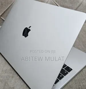 Photo - New Laptop Apple MacBook Pro 2017 16GB Intel Core I7 SSD 512GB