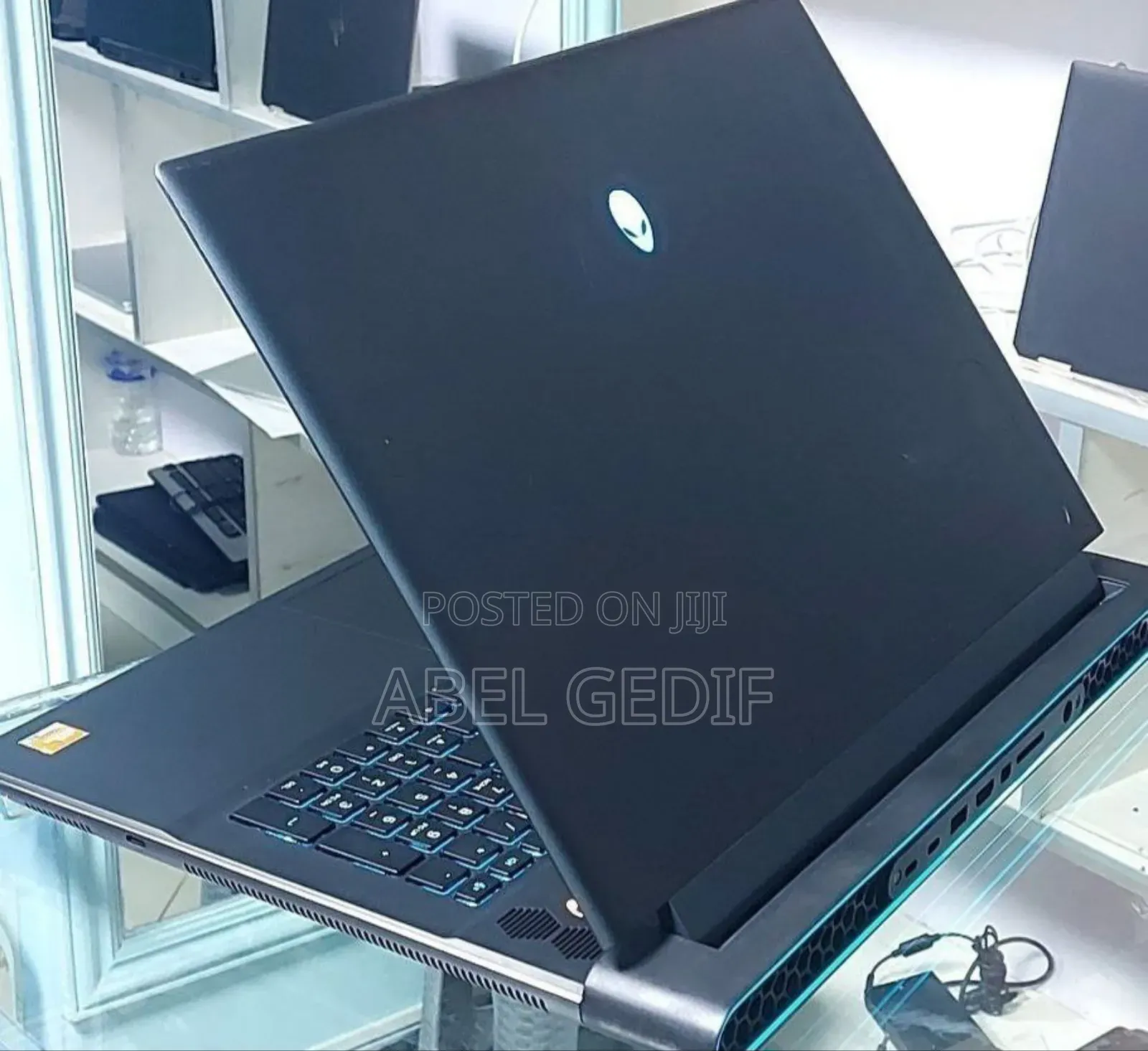 New Laptop Dell Alienware M18 R2 32GB AMD Ryzen 9 SSD 1T