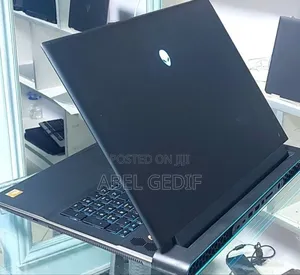 New Laptop Dell Alienware M18 R2 32GB AMD Ryzen 9 SSD 1T