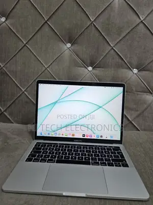 Photo - New Laptop Apple MacBook Pro 2017 16GB Intel Core I7 SSD 512GB