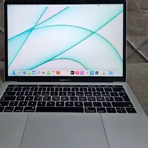 Photo - New Laptop Apple MacBook Pro 2017 16GB Intel Core I7 SSD 512GB