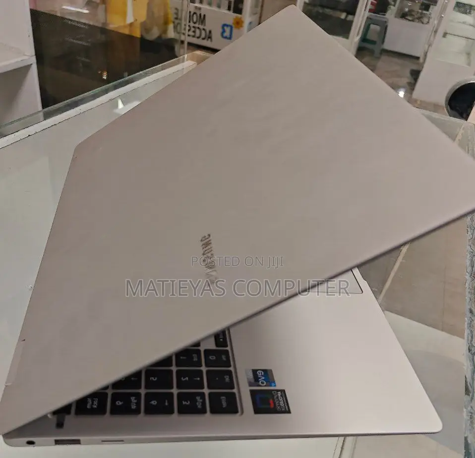 New Laptop Samsung 16GB Intel Core I7 SSD 512GB