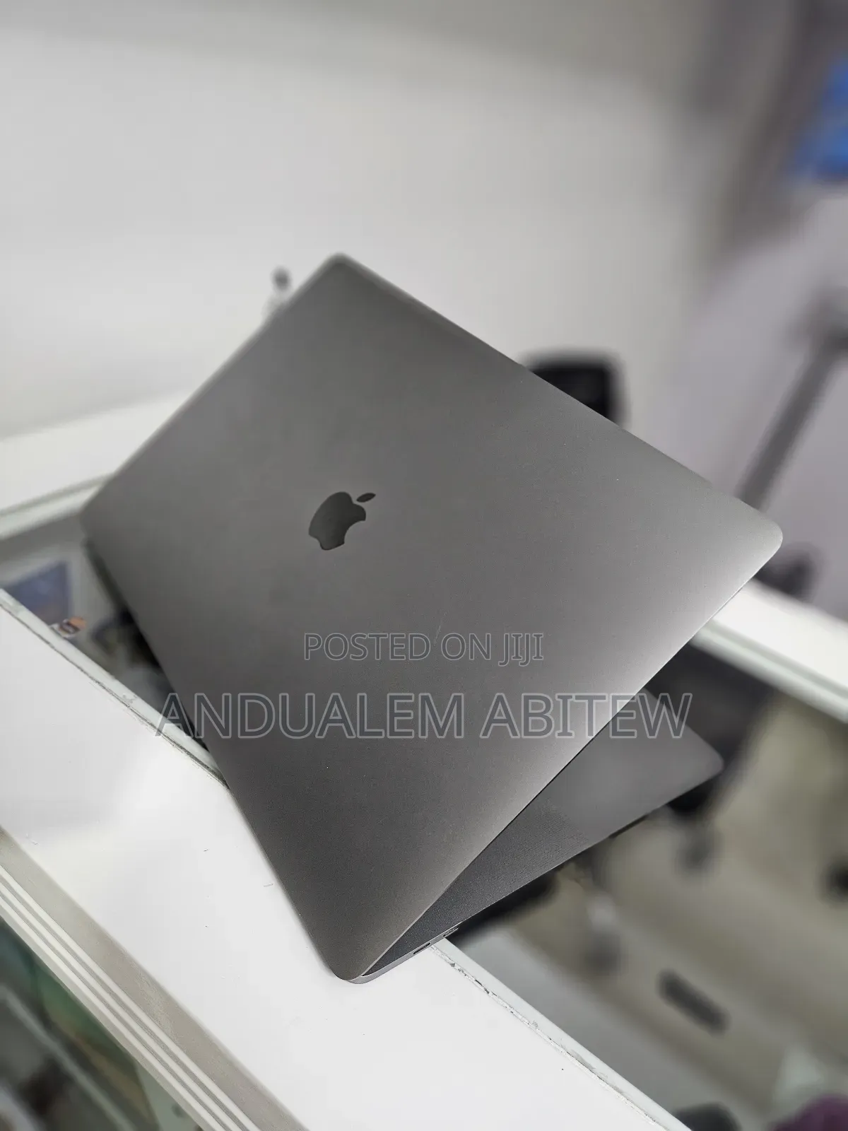 New Laptop Apple MacBook Pro 2019 16GB Intel Core I9 SSD 1T
