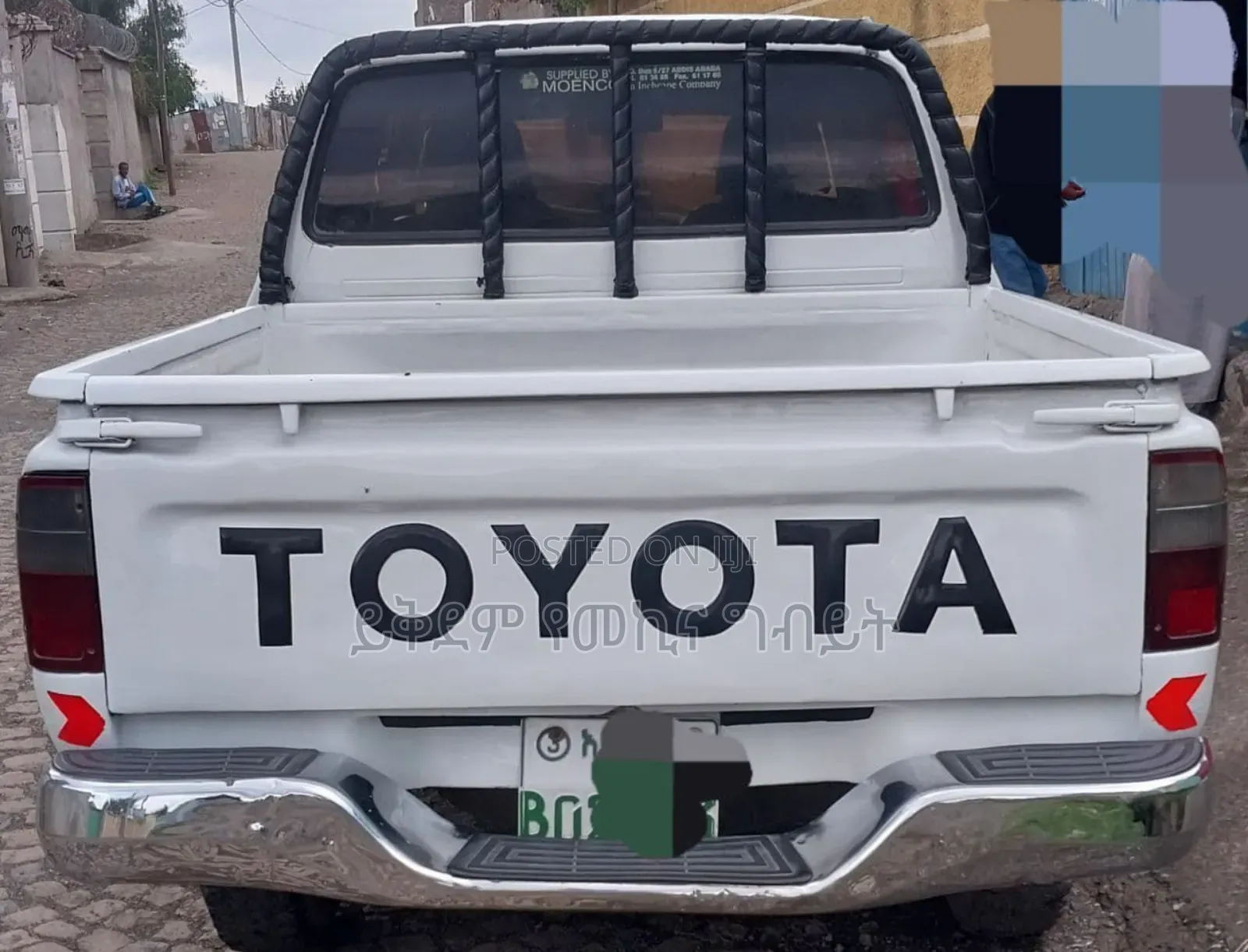 Toyota Hilux 2004 White