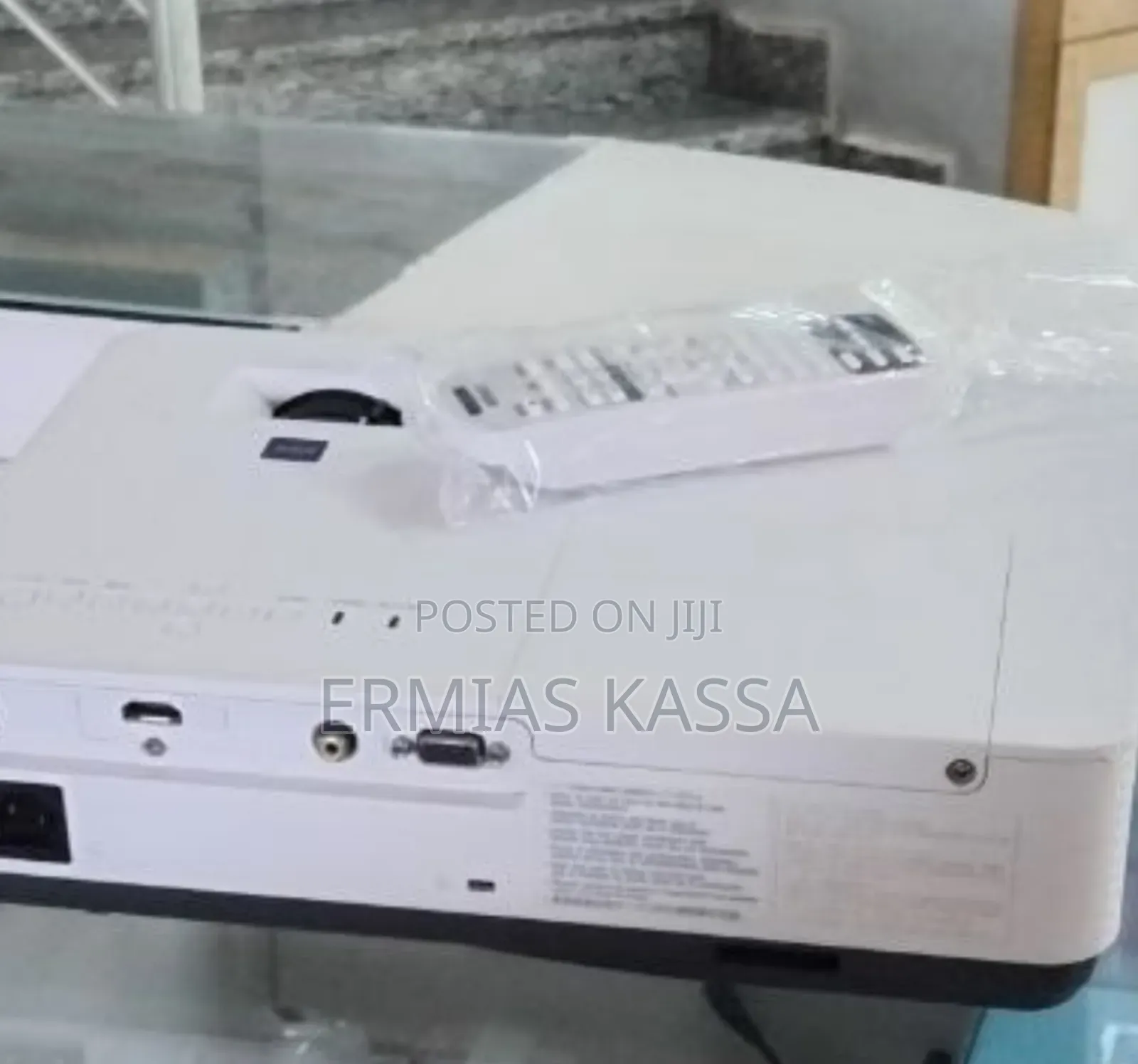 Brand New Sony VPL-Dx220