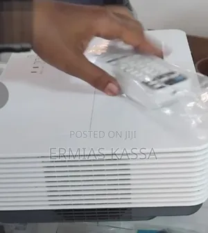 Brand New Sony VPL-Dx220