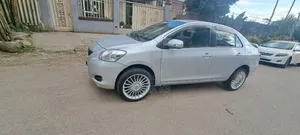 Photo - Toyota Belta 2010 Silver