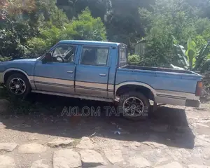 Nissan Pick-Up 1984 Blue