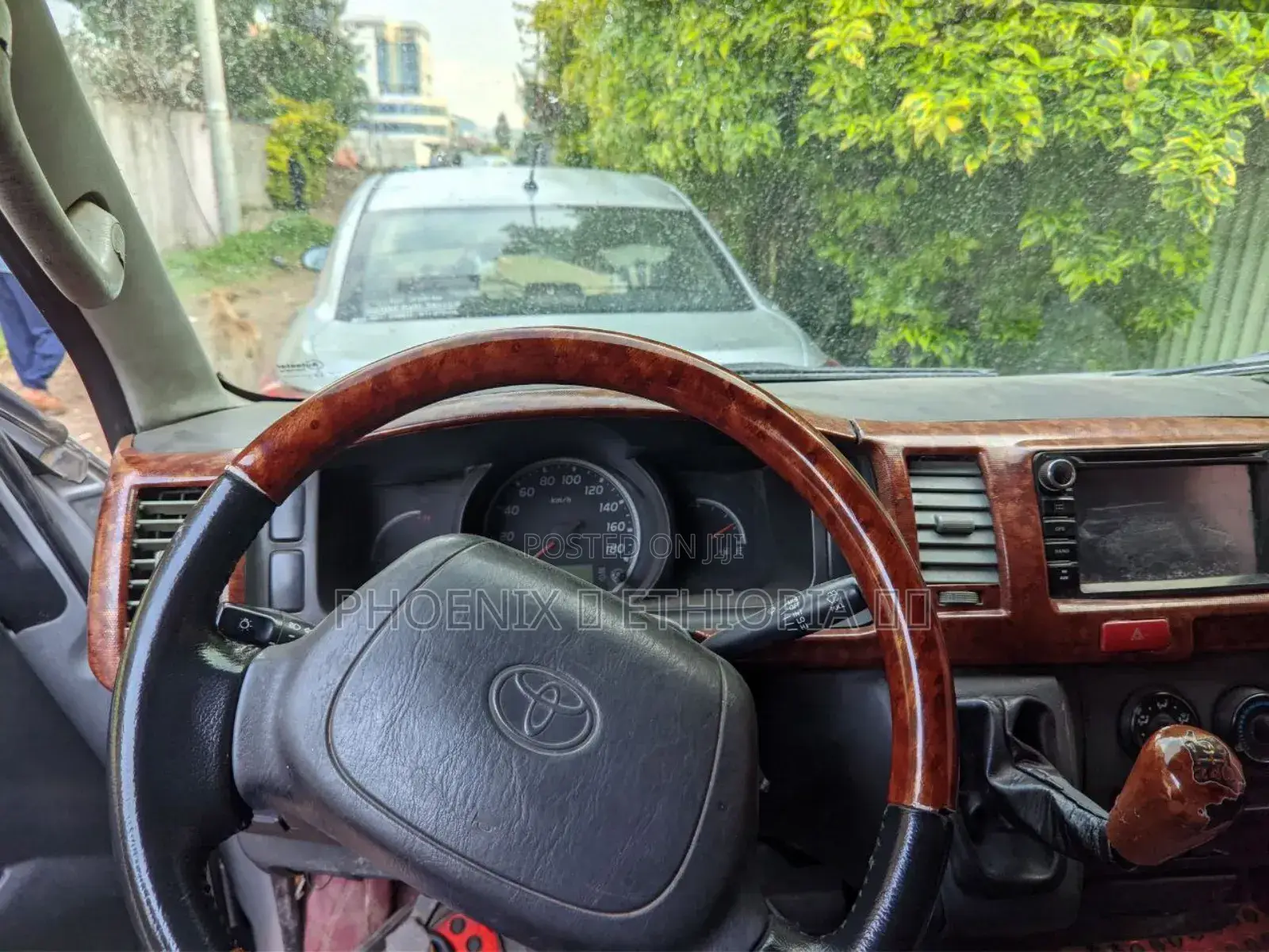 Toyota HiAce 2013