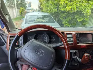 Toyota HiAce 2013