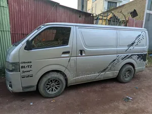 Toyota HiAce 2013